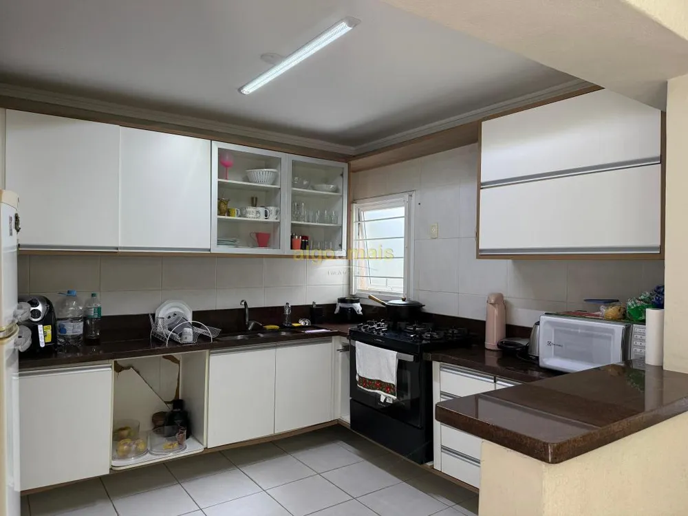 Casa, 5 quartos, 222 m² - Foto 4
