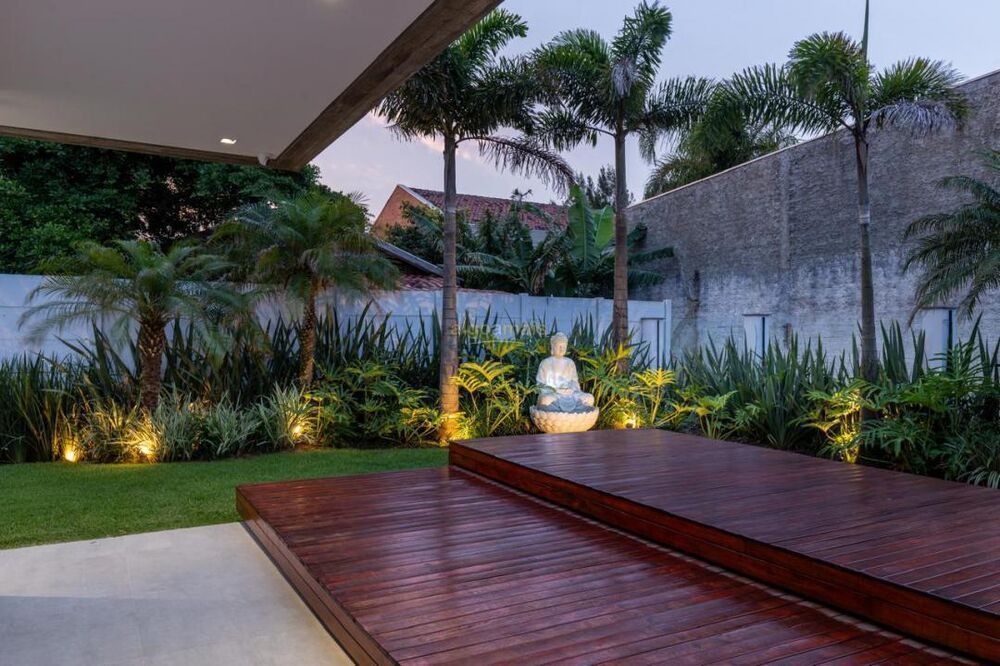 Casa, 5 quartos, 229 m² - Foto 1