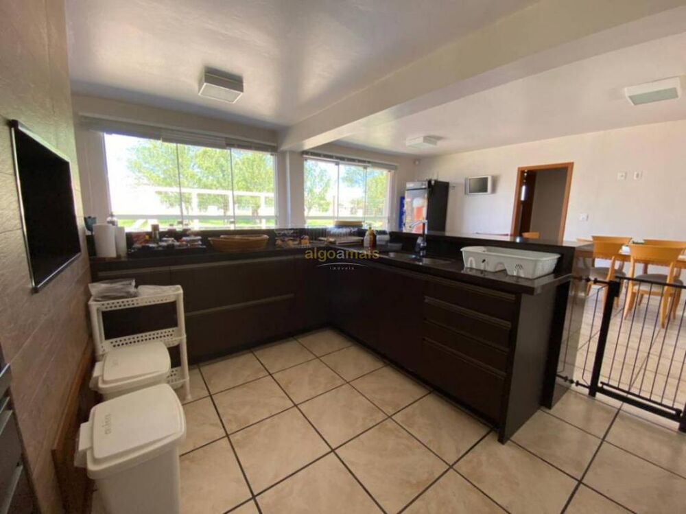 Casa, 5 quartos, 229 m² - Foto 2