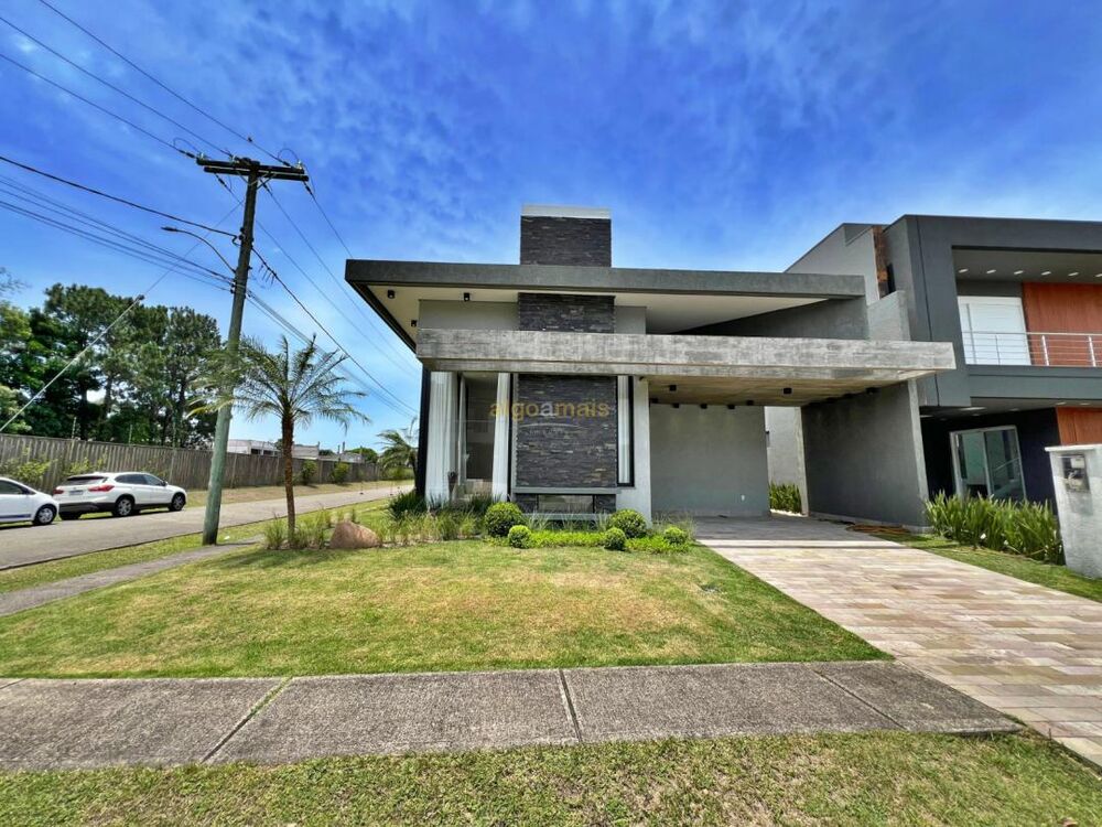 Casa de Condomínio à venda com 4 quartos, 240m² - Foto 1