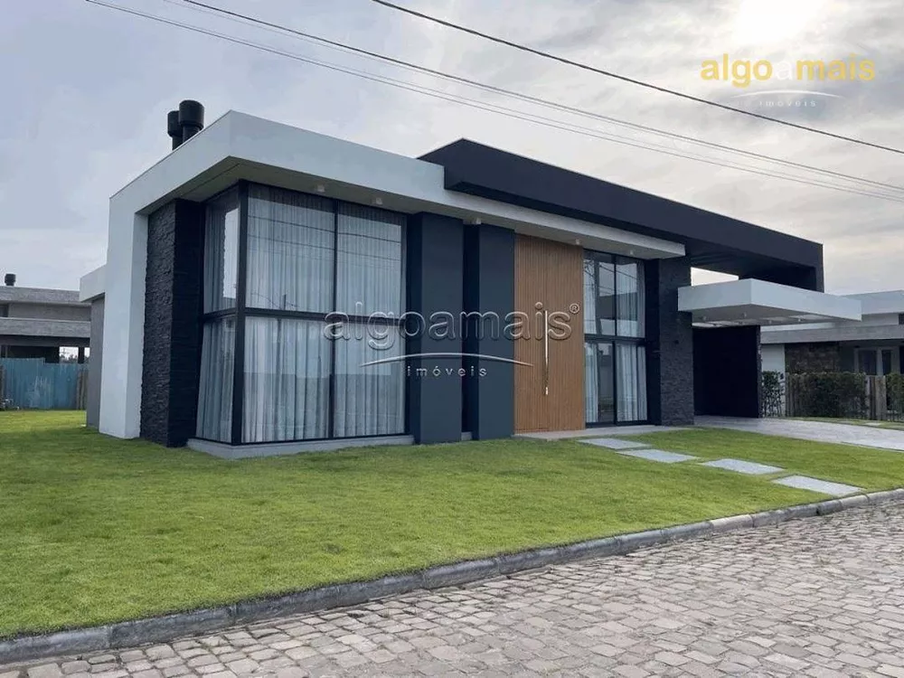 Casa de Condomínio à venda com 4 quartos, 285m² - Foto 1