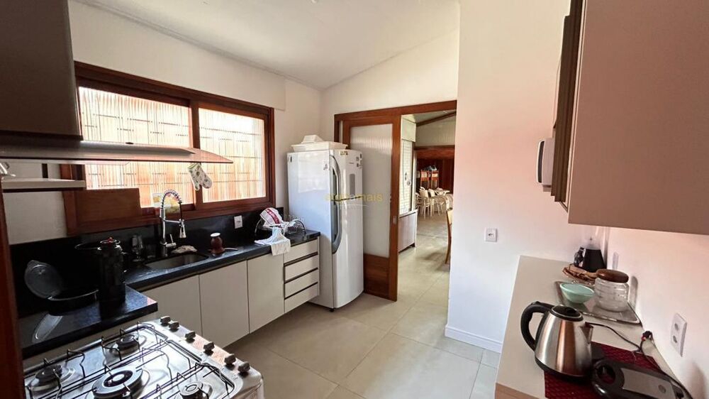 Casa, 5 quartos, 318 m² - Foto 2