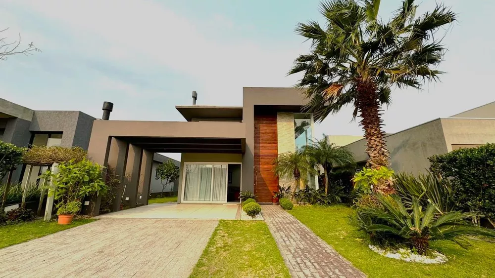 Casa de Condomínio à venda com 4 quartos, 218m² - Foto 1