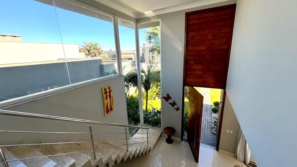 Casa de Condomínio à venda com 4 quartos, 218m² - Foto 2