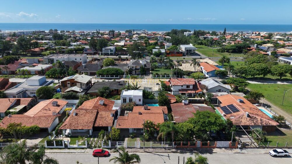 Casa à venda com 4 quartos, 273m² - Foto 2