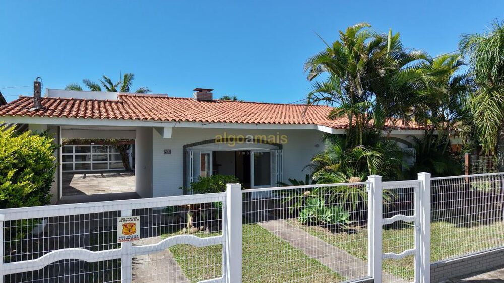 Casa à venda com 4 quartos, 273m² - Foto 1