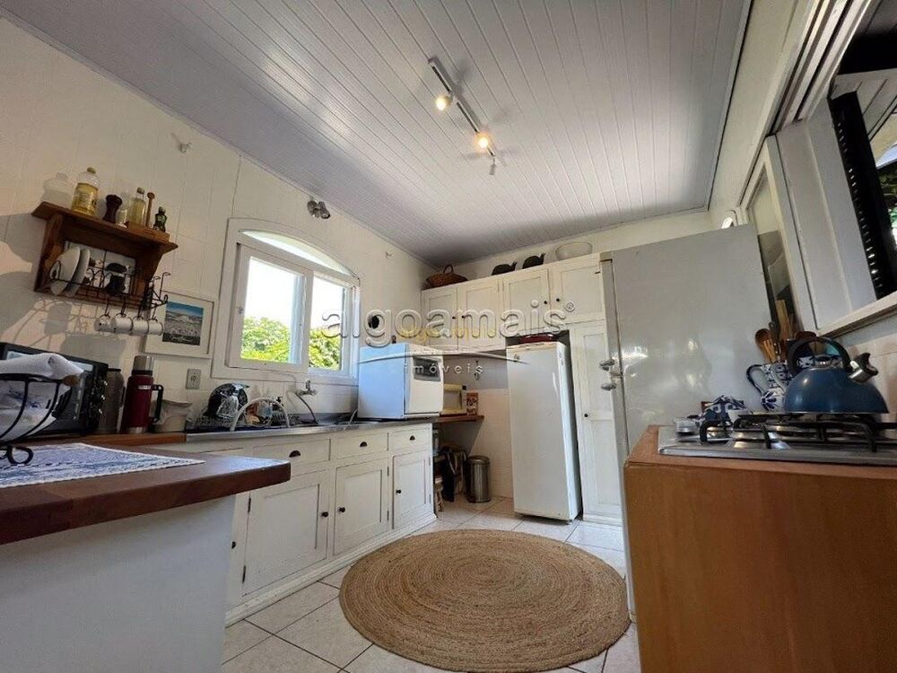 Casa à venda com 4 quartos, 220m² - Foto 8