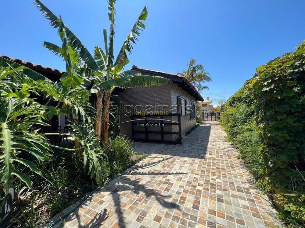 Casa à venda com 4 quartos, 220m² - Foto 2