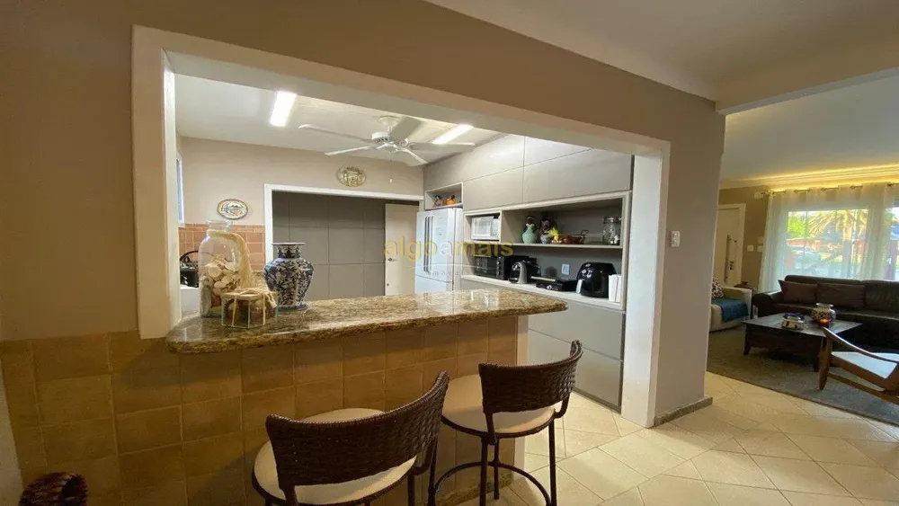 Casa, 4 quartos, 226 m² - Foto 1