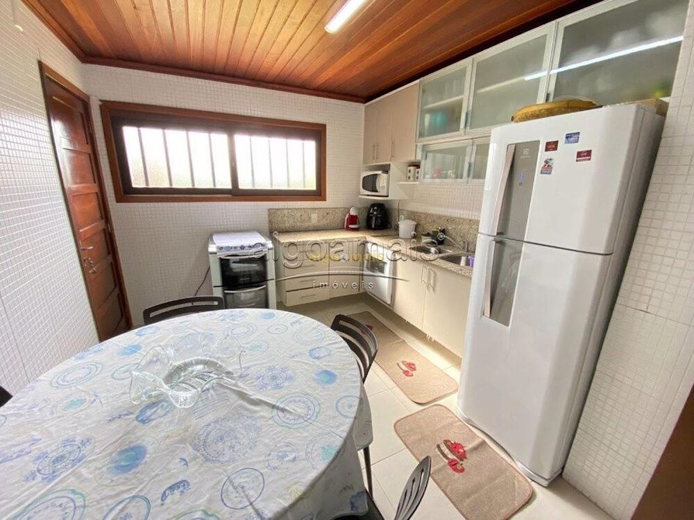 Casa, 6 quartos, 260 m² - Foto 1