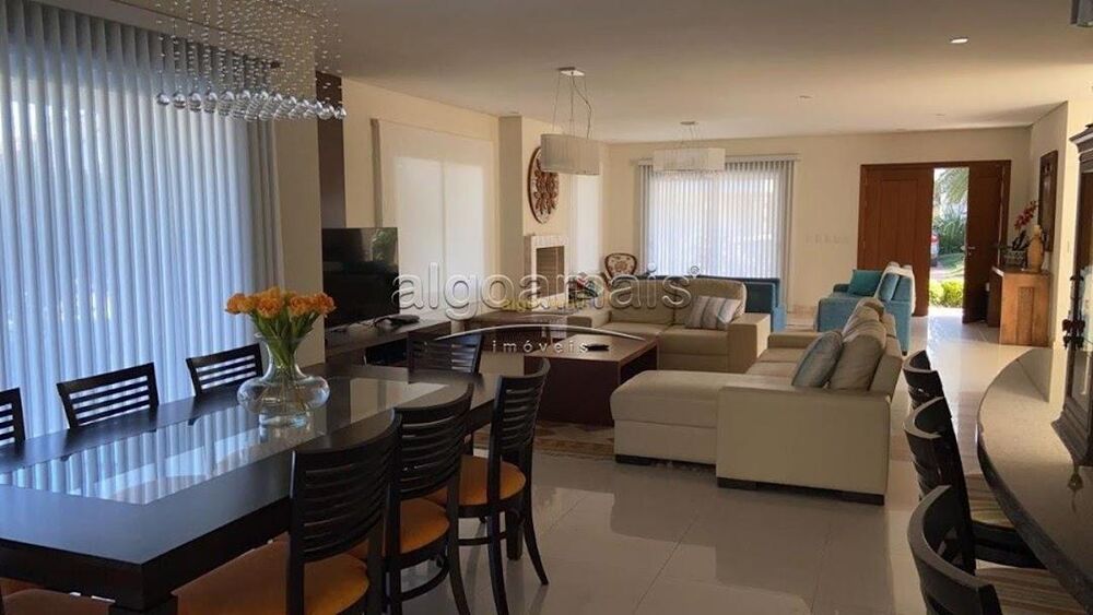 Casa de Condomínio à venda com 5 quartos, 300m² - Foto 3