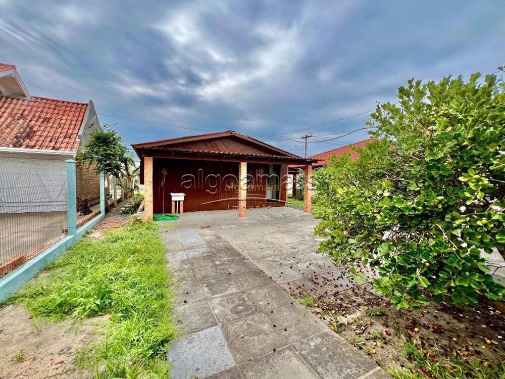 Casa à venda com 2 quartos, 110m² - Foto 1