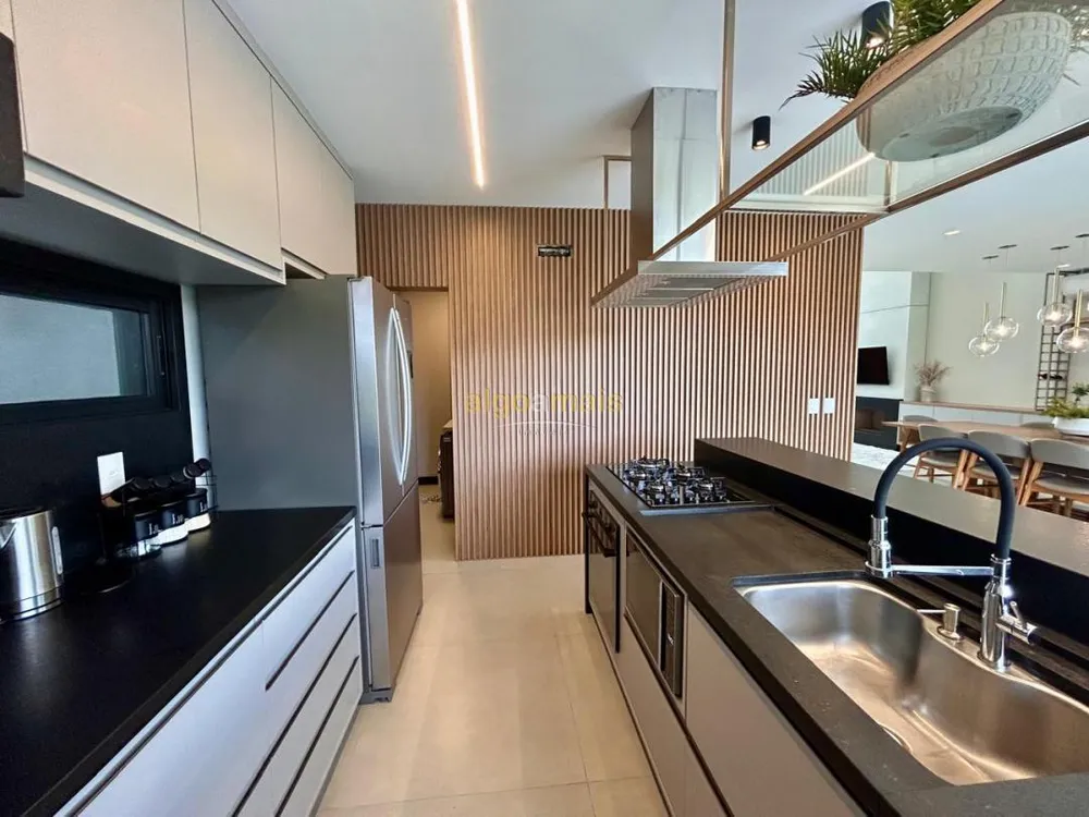 Casa, 4 quartos, 240 m² - Foto 11