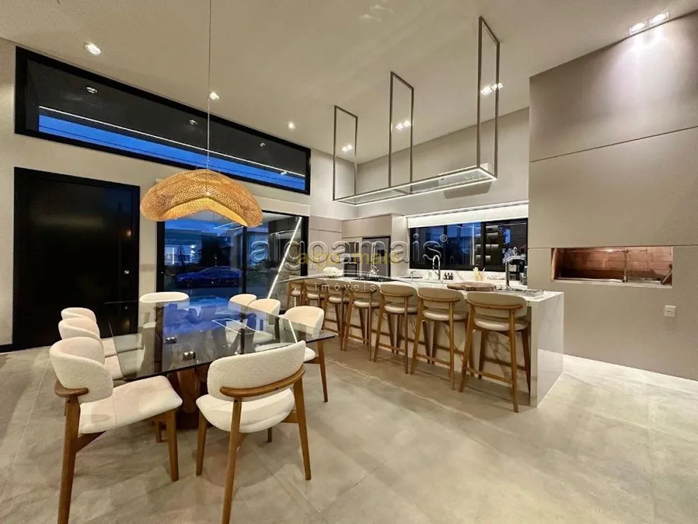 Casa, 4 quartos, 240 m² - Foto 1