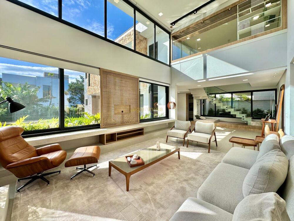 Casa de Condomínio à venda com 4 quartos, 400m² - Foto 1