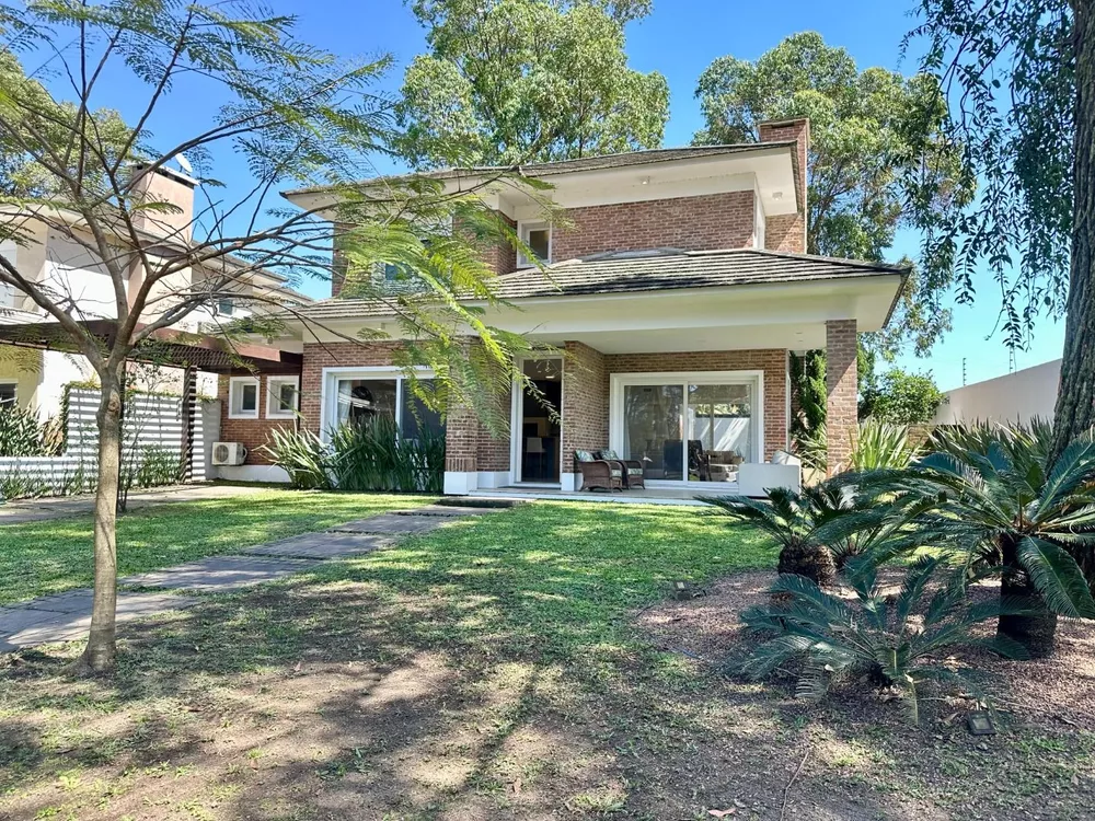 Casa de Condomínio à venda com 4 quartos, 227m² - Foto 3