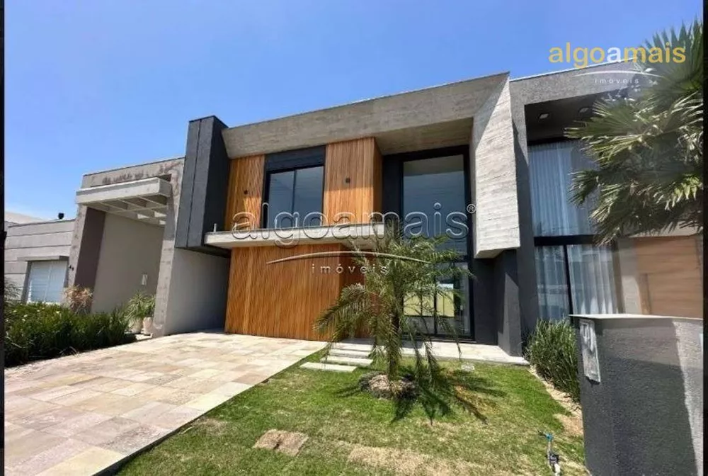 Casa de Condomínio à venda com 4 quartos, 250m² - Foto 2