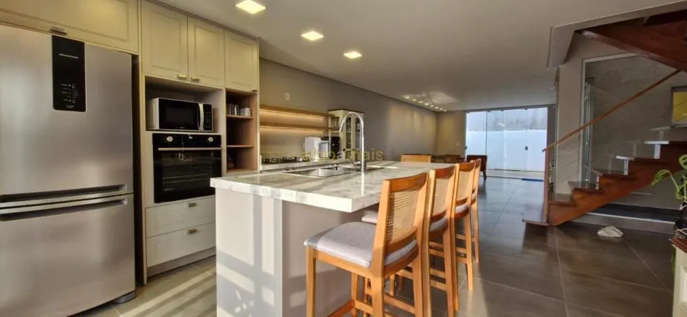 Casa, 4 quartos, 266 m² - Foto 2