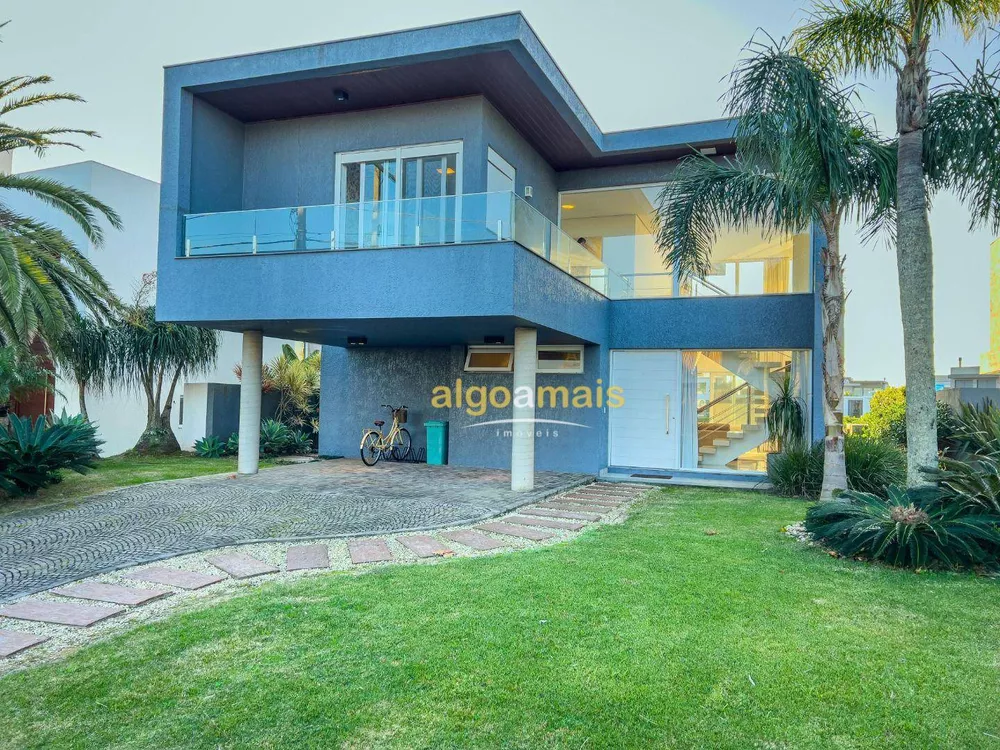 Casa de Condomínio à venda com 4 quartos, 271m² - Foto 1