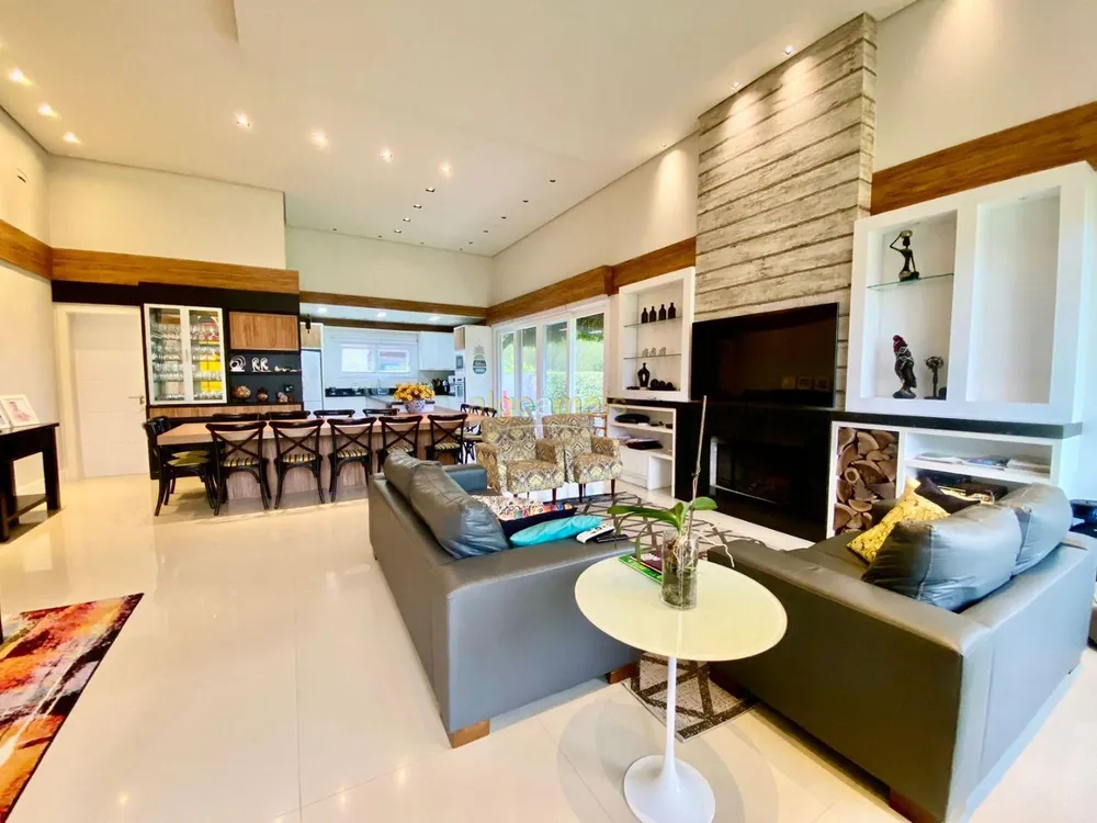 Casa, 5 quartos, 198 m² - Foto 1