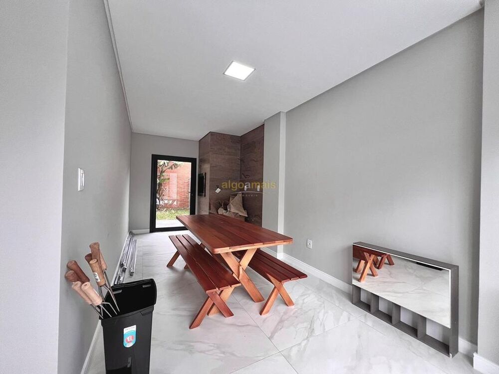 Casa, 4 quartos, 295 m² - Foto 1