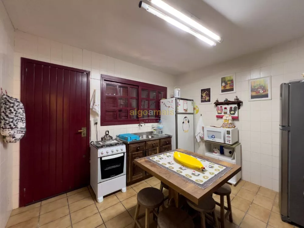 Casa, 4 quartos, 190 m² - Foto 1