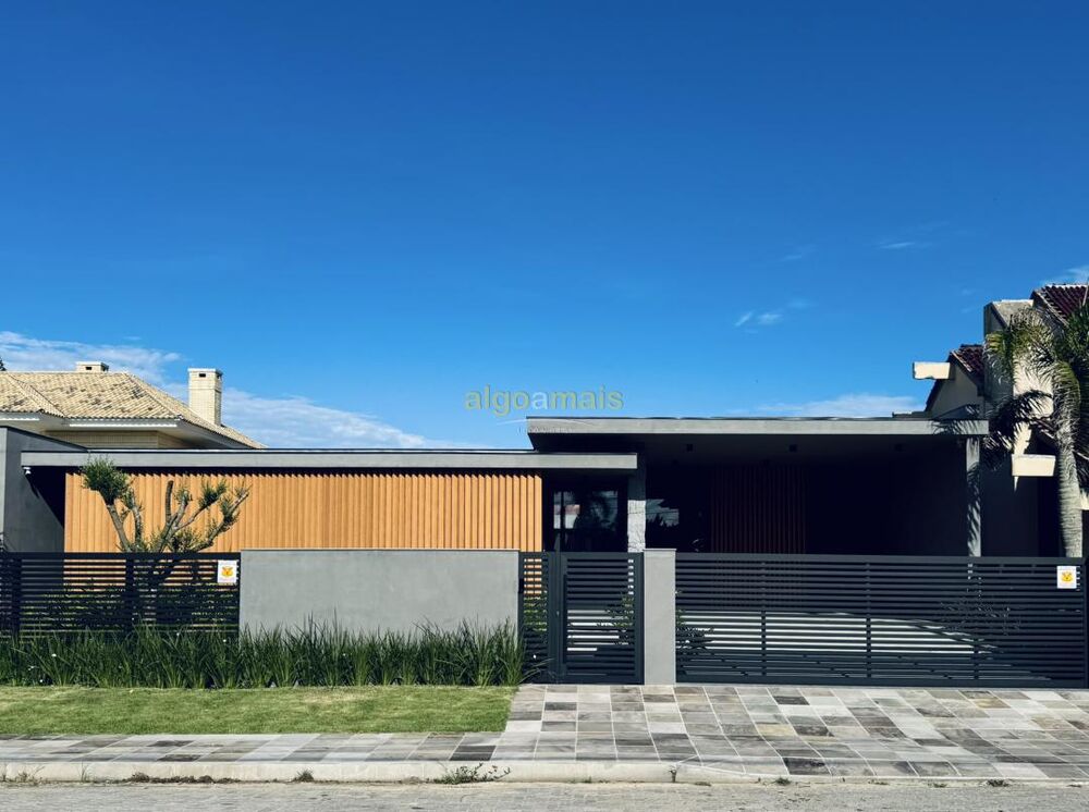 Casa à venda com 4 quartos, 369m² - Foto 1