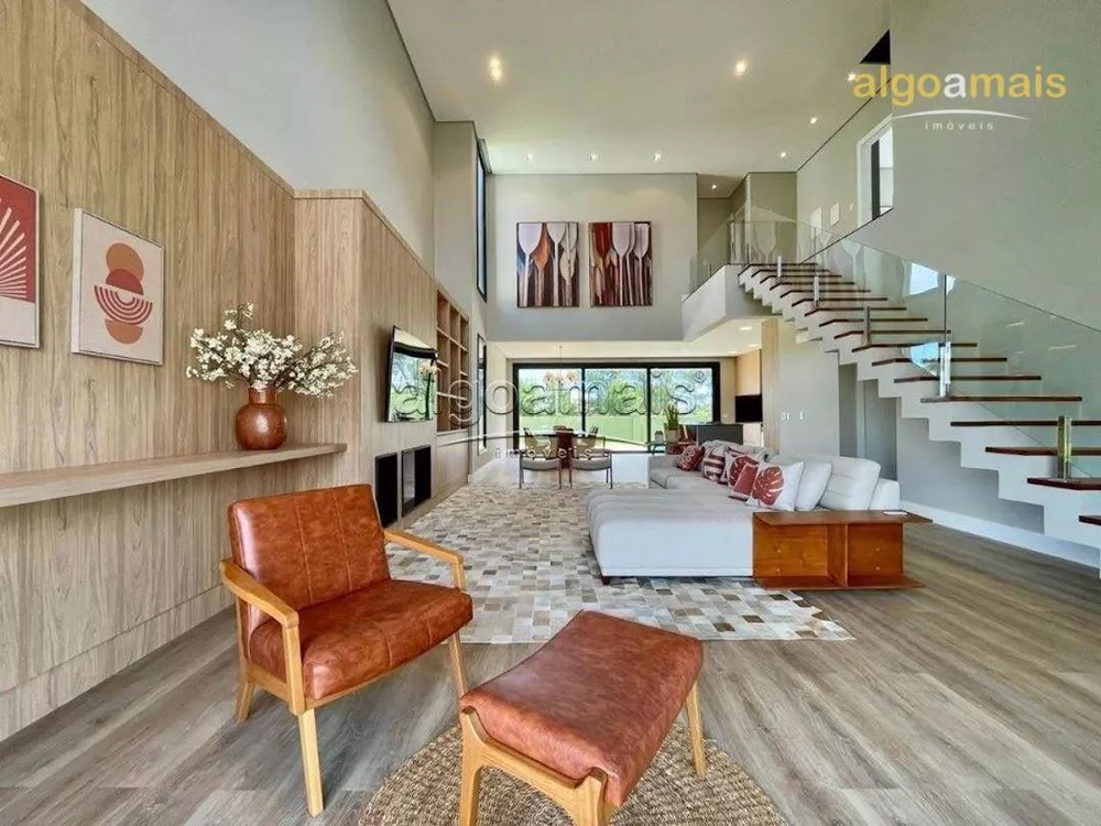 Casa de Condomínio à venda com 5 quartos, 355m² - Foto 1