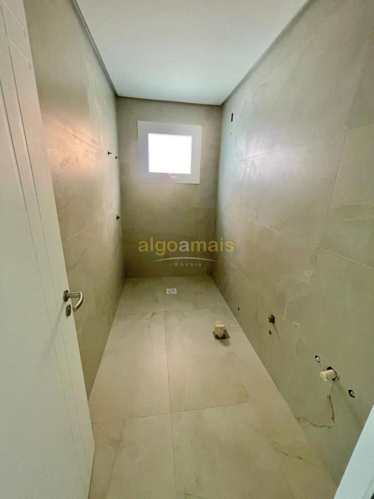 Casa, 4 quartos, 220 m² - Foto 1