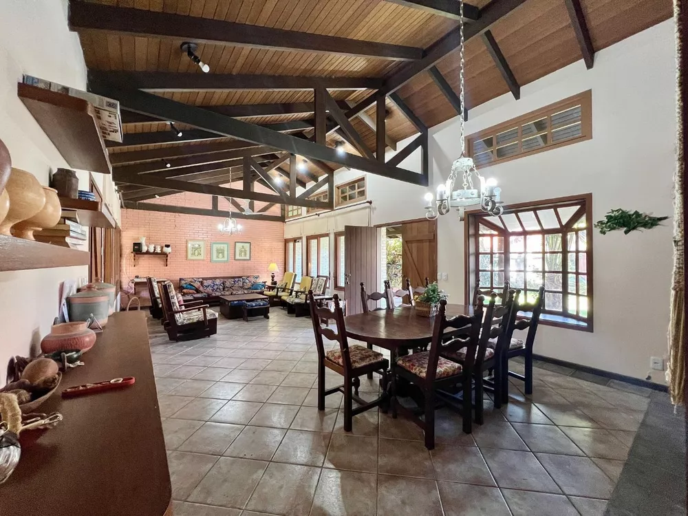 Casa, 3 quartos, 251 m² - Foto 1