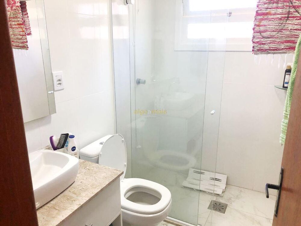 Casa, 4 quartos, 220 m² - Foto 1