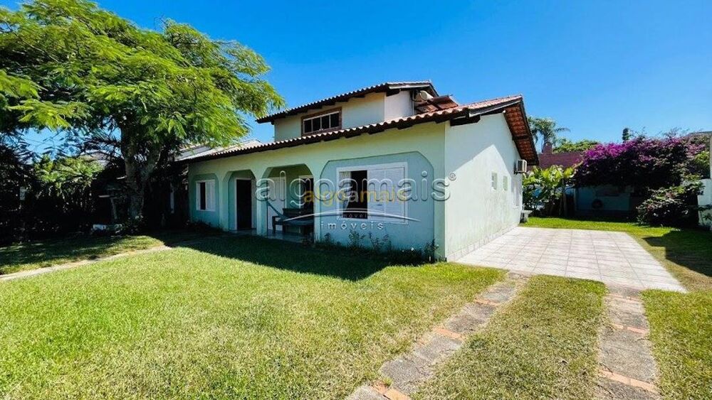 Casa à venda com 5 quartos, 180m² - Foto 1