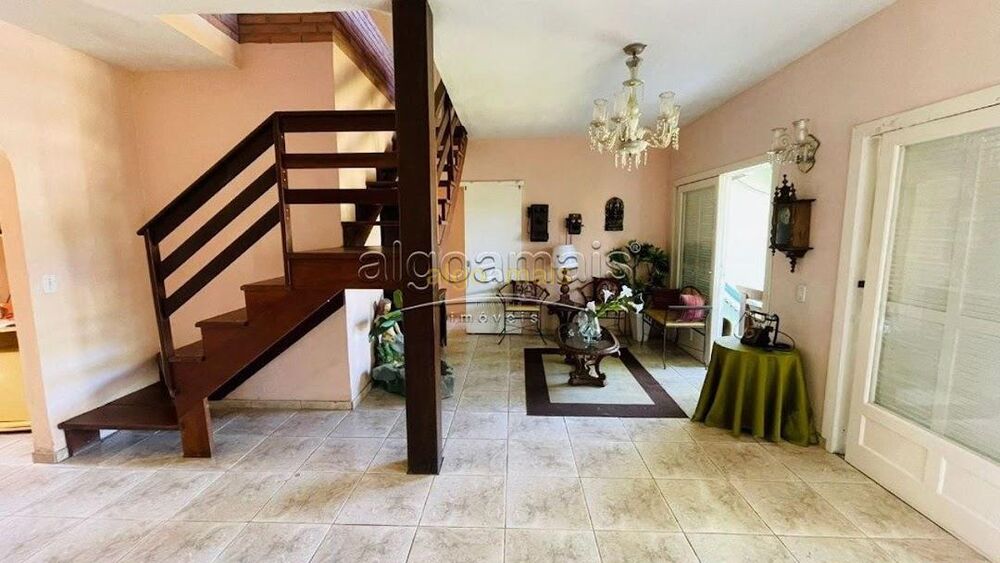 Casa à venda com 5 quartos, 180m² - Foto 4
