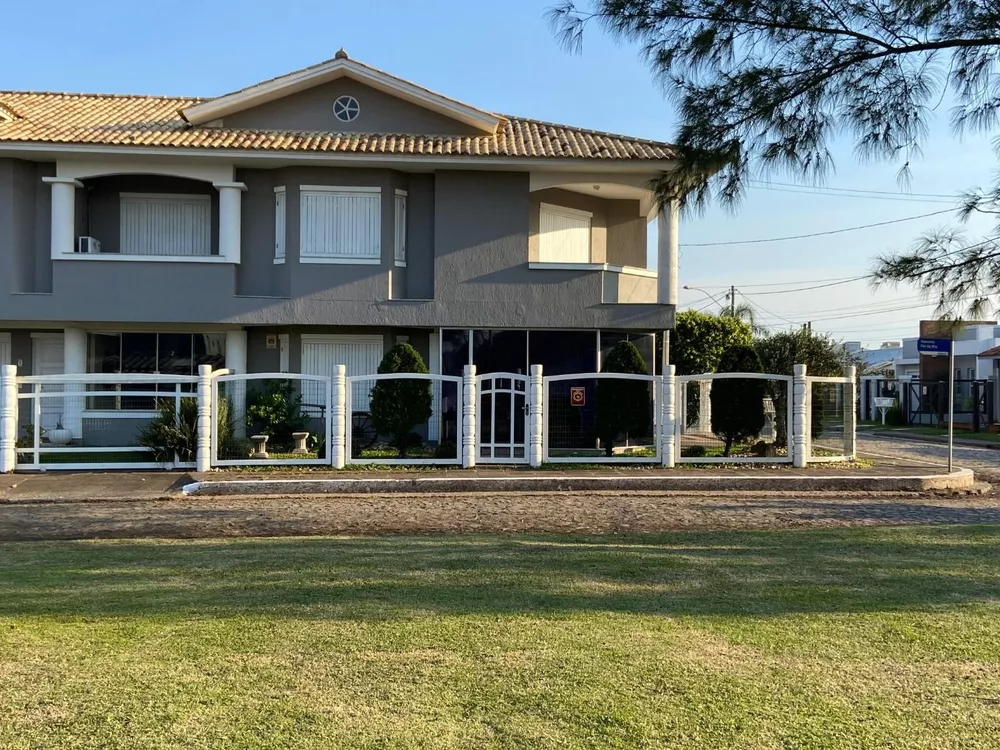 Casa à venda com 4 quartos, 155m² - Foto 1