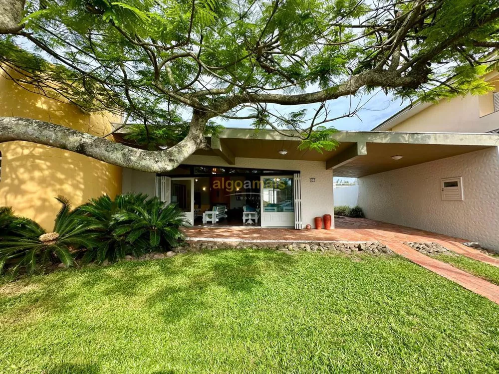 Casa, 4 quartos, 259 m² - Foto 1