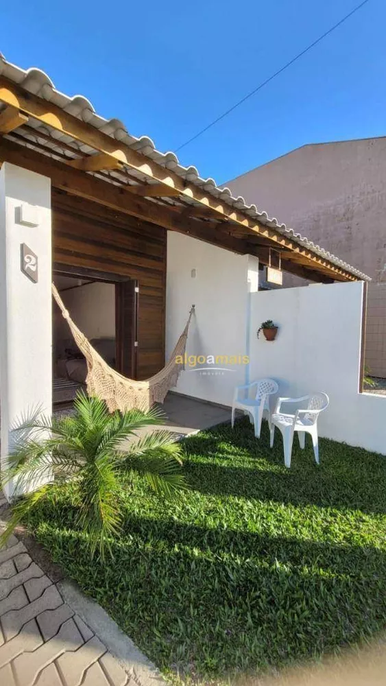 Casa à venda com 2 quartos, 65m² - Foto 1