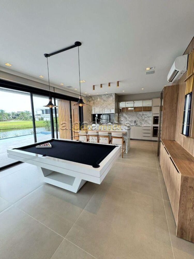 Casa de Condomínio à venda com 5 quartos, 420m² - Foto 2