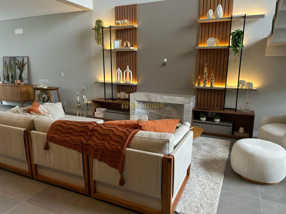 Casa de Condomínio à venda com 4 quartos, 263m² - Foto 1