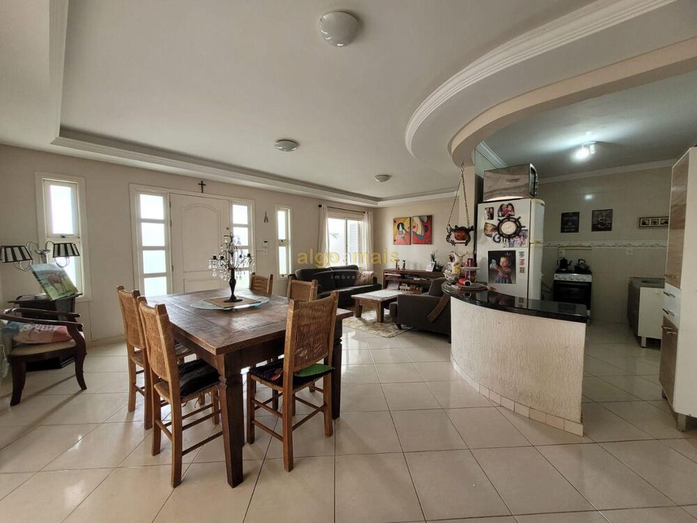 Casa, 3 quartos, 132 m² - Foto 2