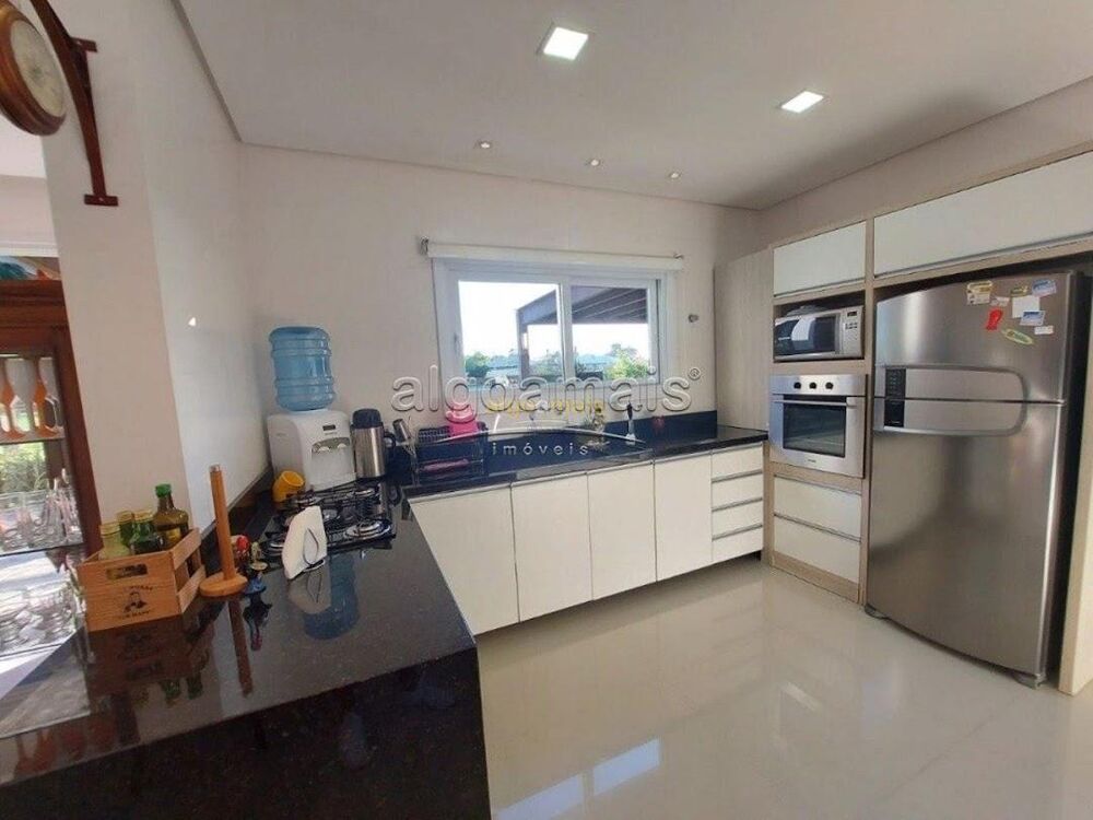 Casa, 4 quartos, 213 m² - Foto 1