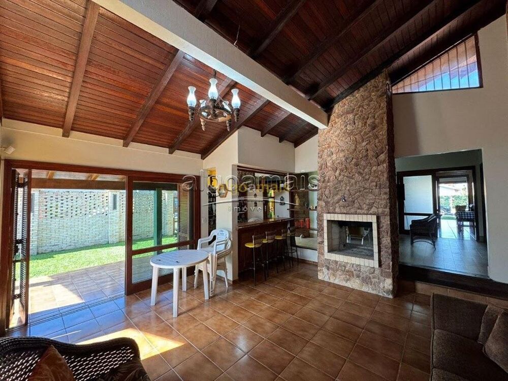 Casa, 3 quartos, 229 m² - Foto 3