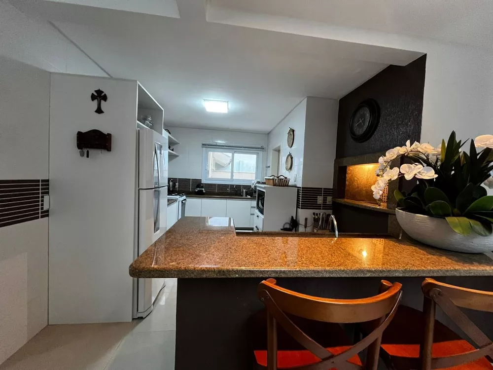 Casa à venda com 3 quartos, 215m² - Foto 11