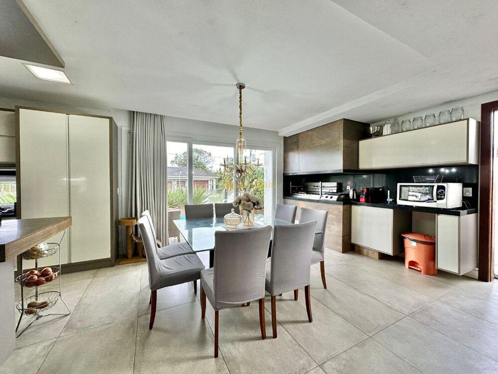 Casa, 3 quartos, 206 m² - Foto 2