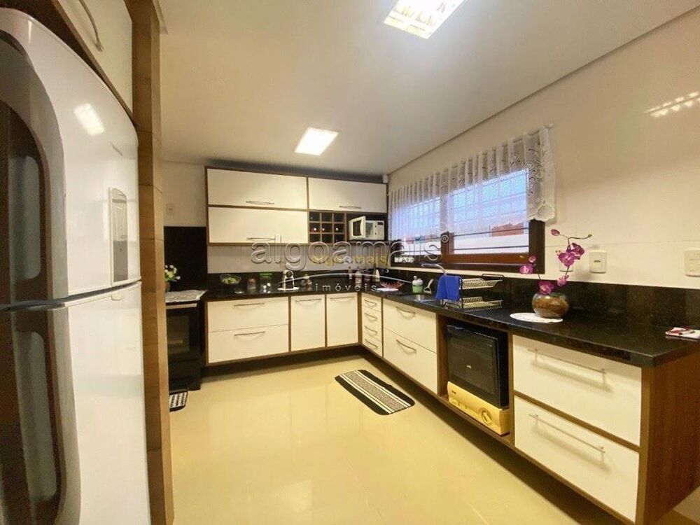 Casa, 5 quartos, 150 m² - Foto 2