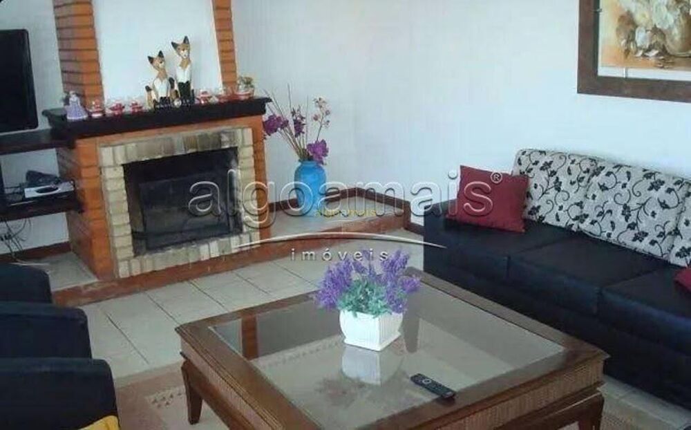 Casa, 3 quartos, 215 m² - Foto 1