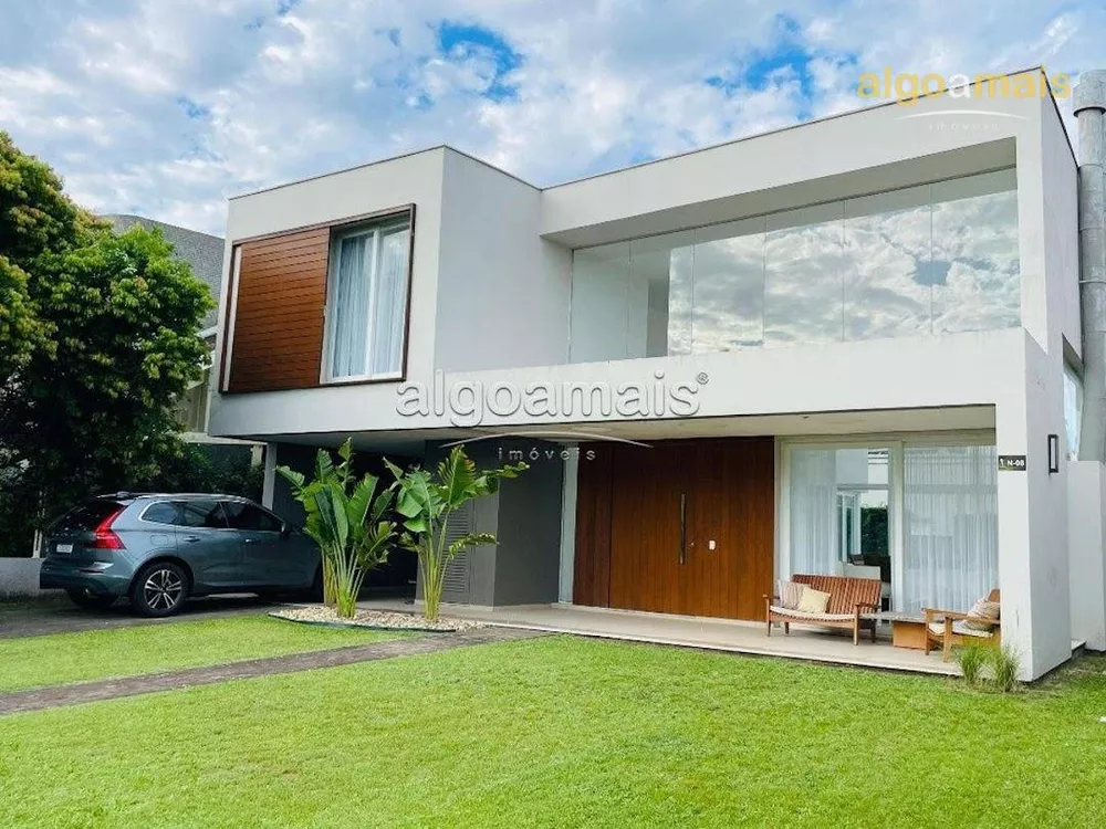 Casa de Condomínio à venda com 4 quartos, 315m² - Foto 2