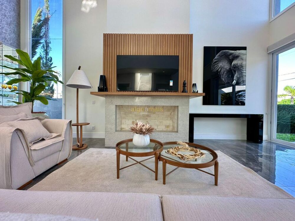 Casa de Condomínio à venda com 4 quartos, 235m² - Foto 3