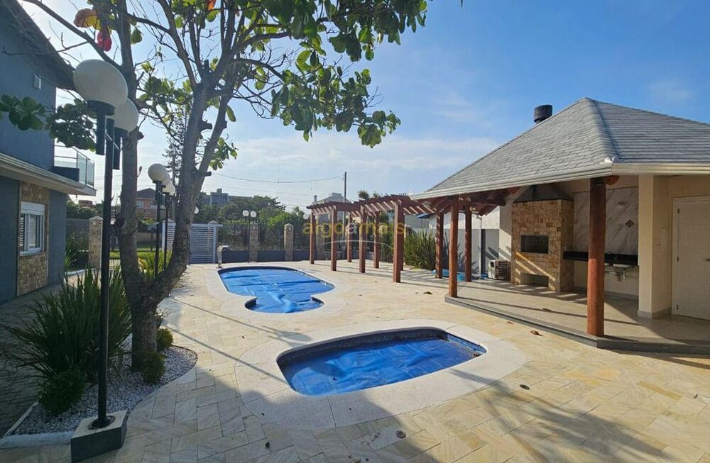 Casa, 4 quartos, 159 m² - Foto 1