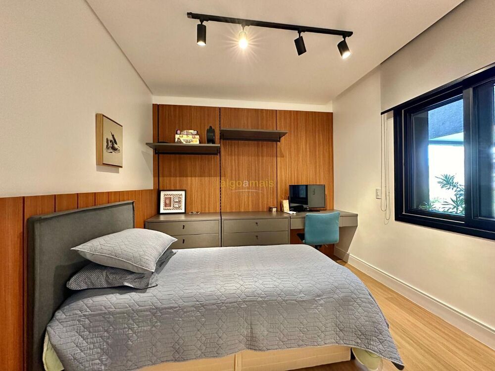 Casa de Condomínio à venda com 6 quartos, 500m² - Foto 3