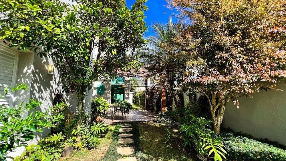 Casa de Condomínio à venda com 7 quartos, 420m² - Foto 2
